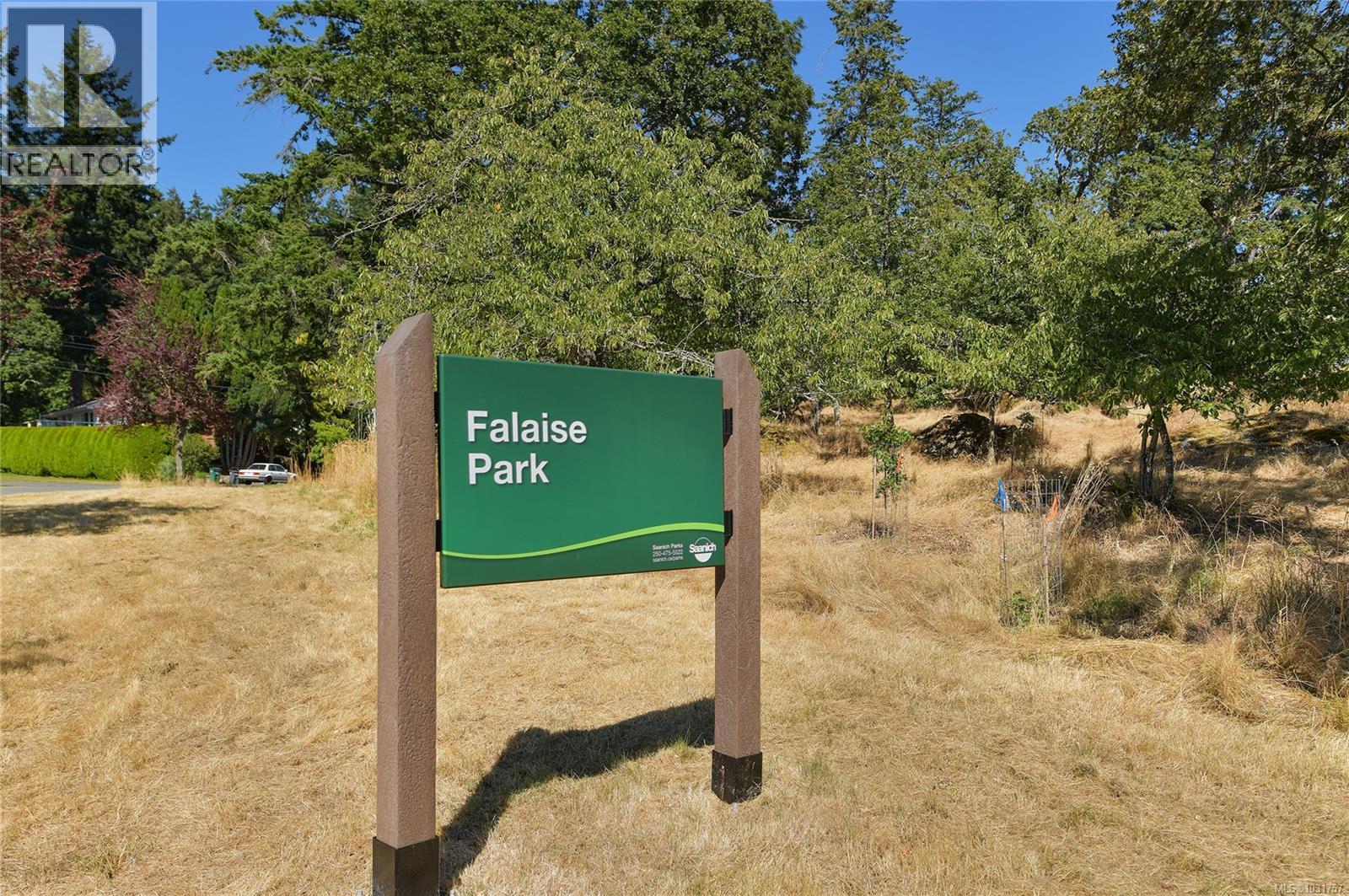 3 930 Falaise Cres, Saanich