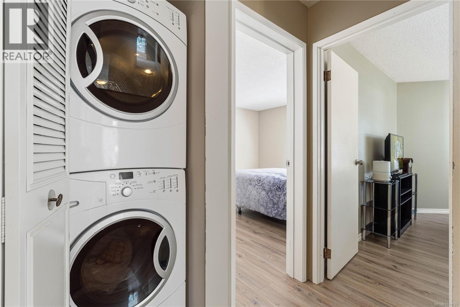 #418 2562 DEPARTURE BAY RD - 15