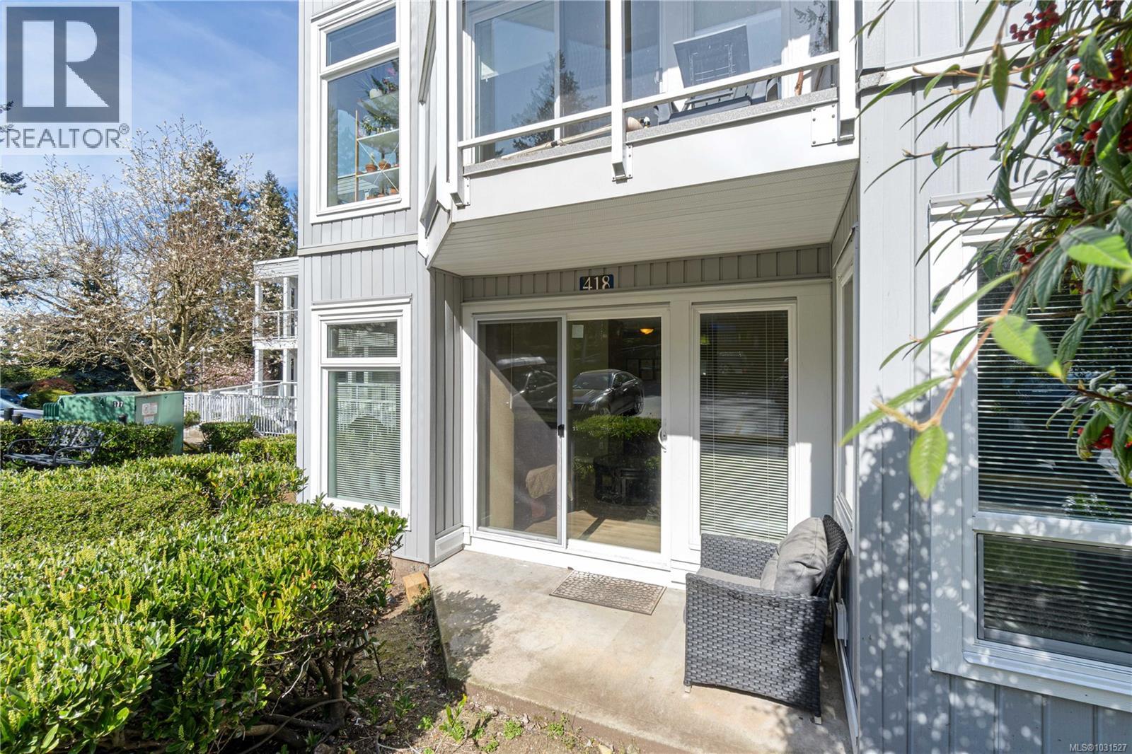 #418 2562 DEPARTURE BAY RD - 17