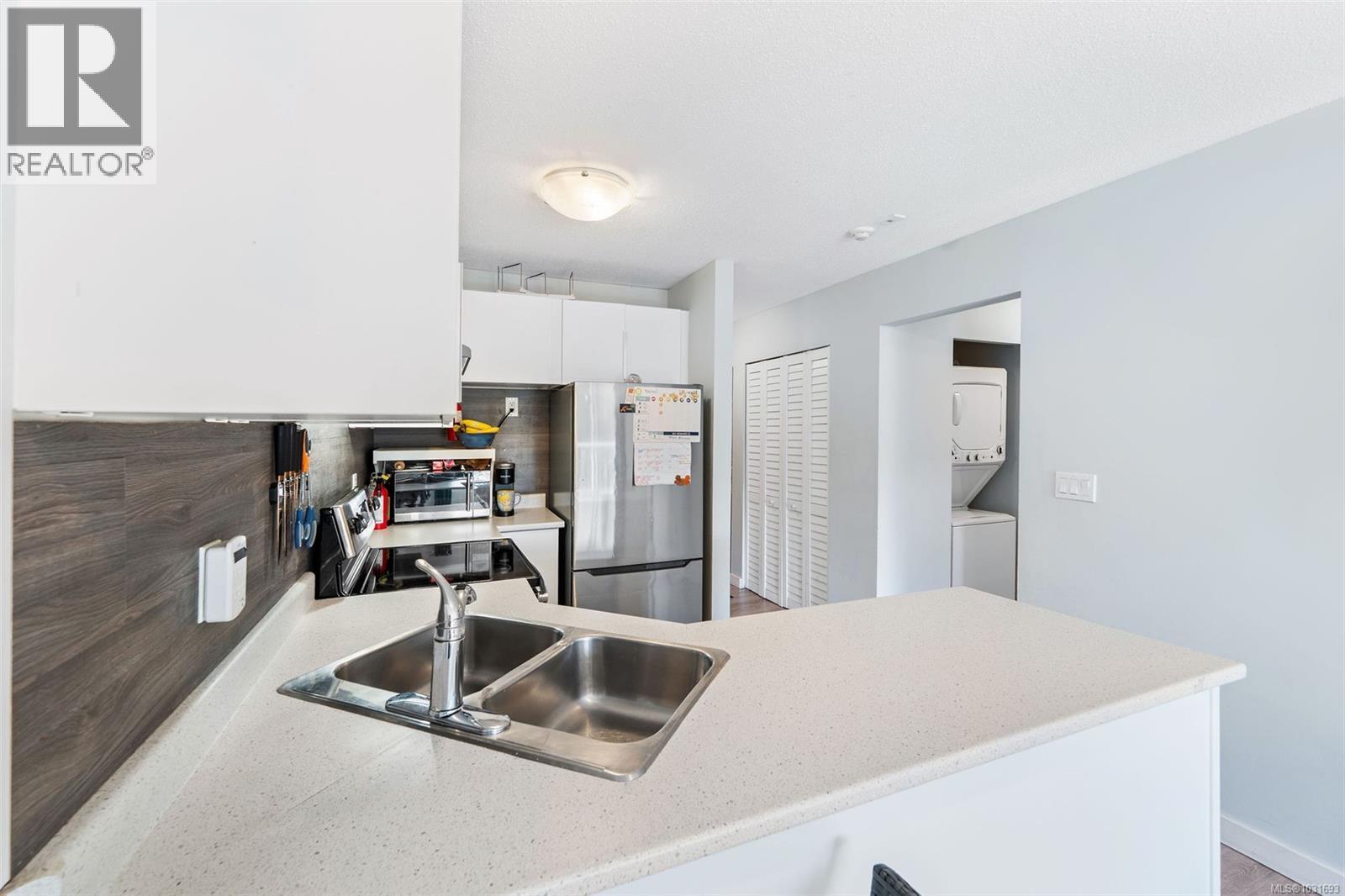 #323 3215 COWICHAN LAKE RD - 4