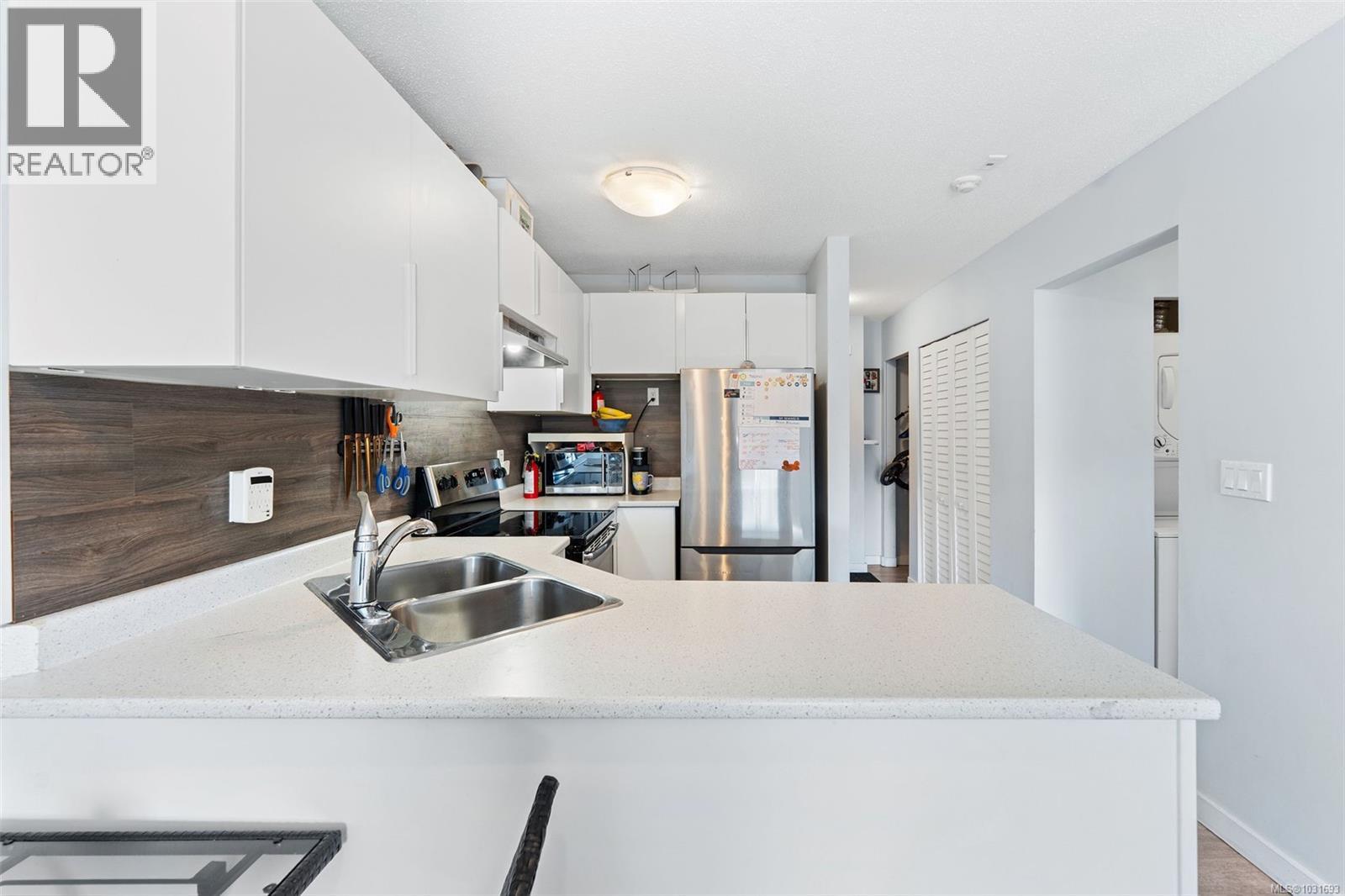 #323 3215 COWICHAN LAKE RD - 5