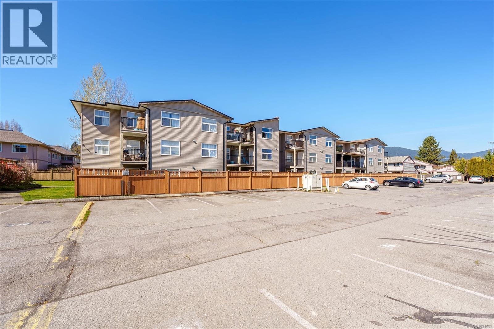 #323 3215 Cowichan Lake Rd - 38