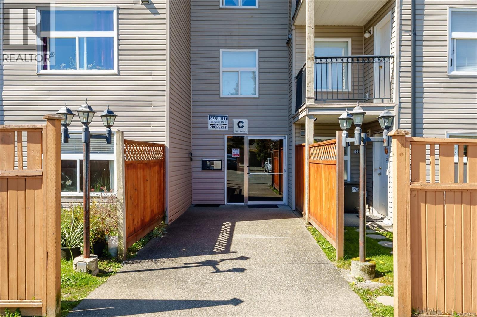 #323 3215 COWICHAN LAKE RD - 32