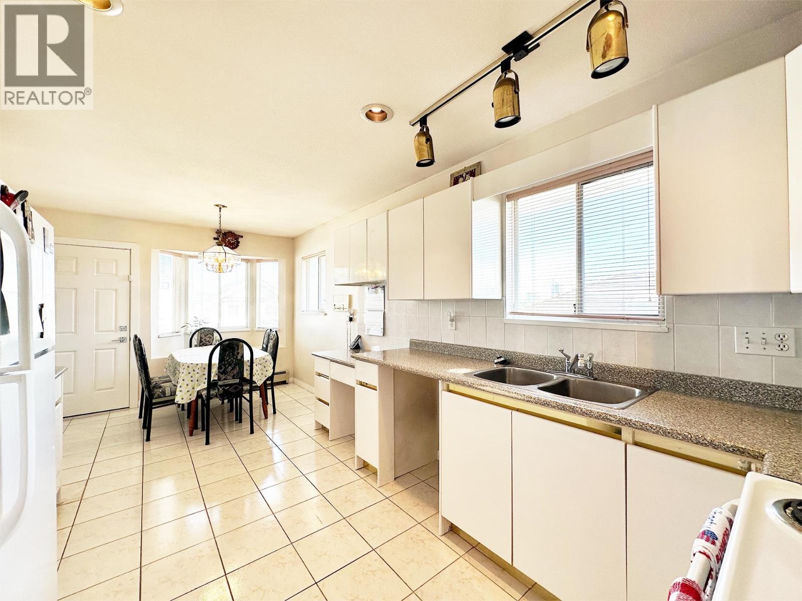 7674 HILDA STREET, Burnaby