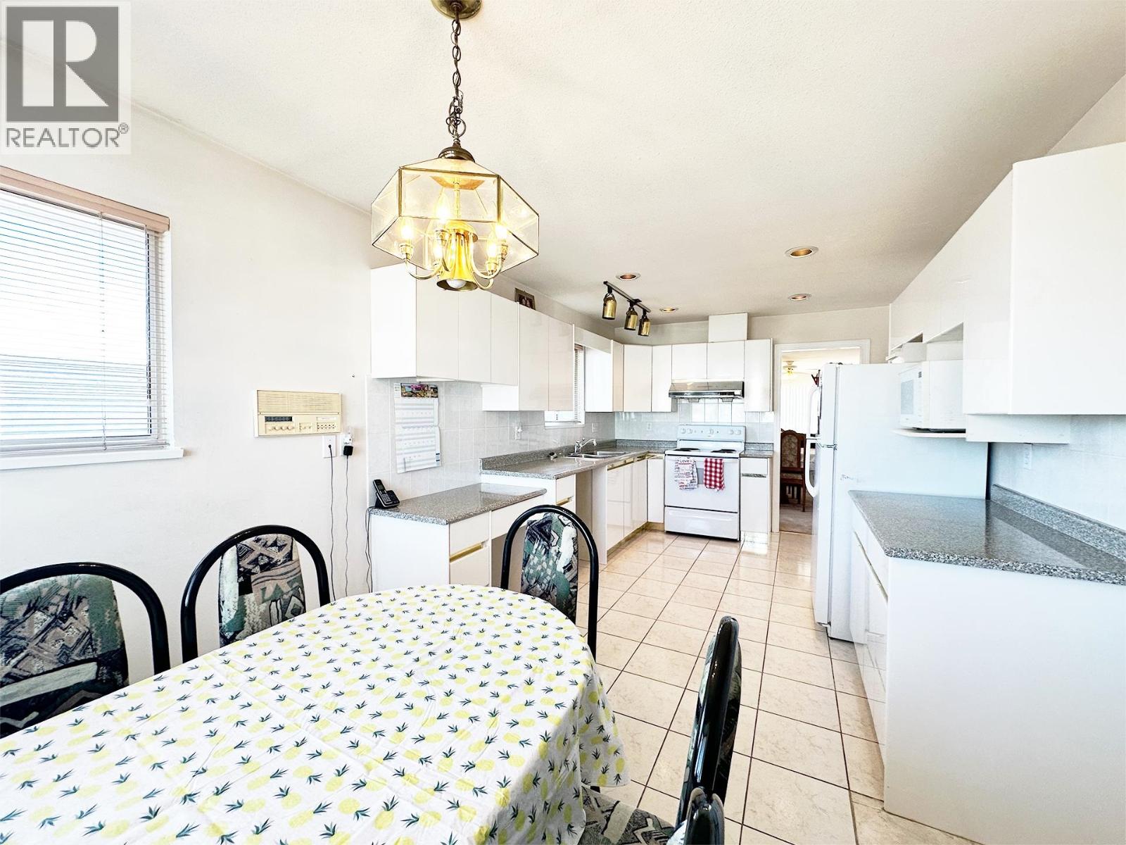 7674 HILDA STREET, Burnaby