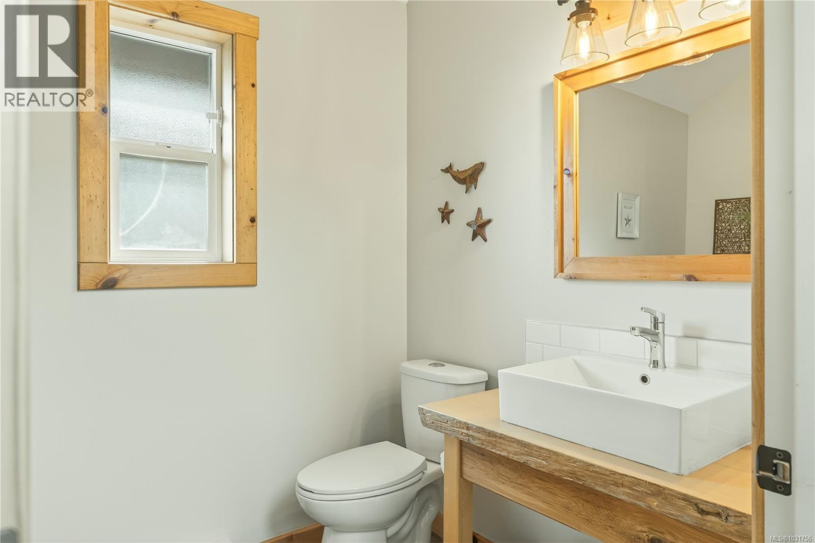 258&266 Boardwalk Blvd, Ucluelet