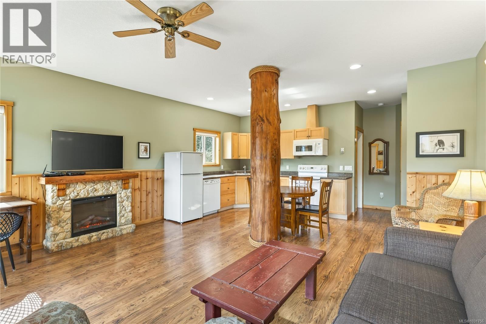 258&266 Boardwalk Blvd, Ucluelet