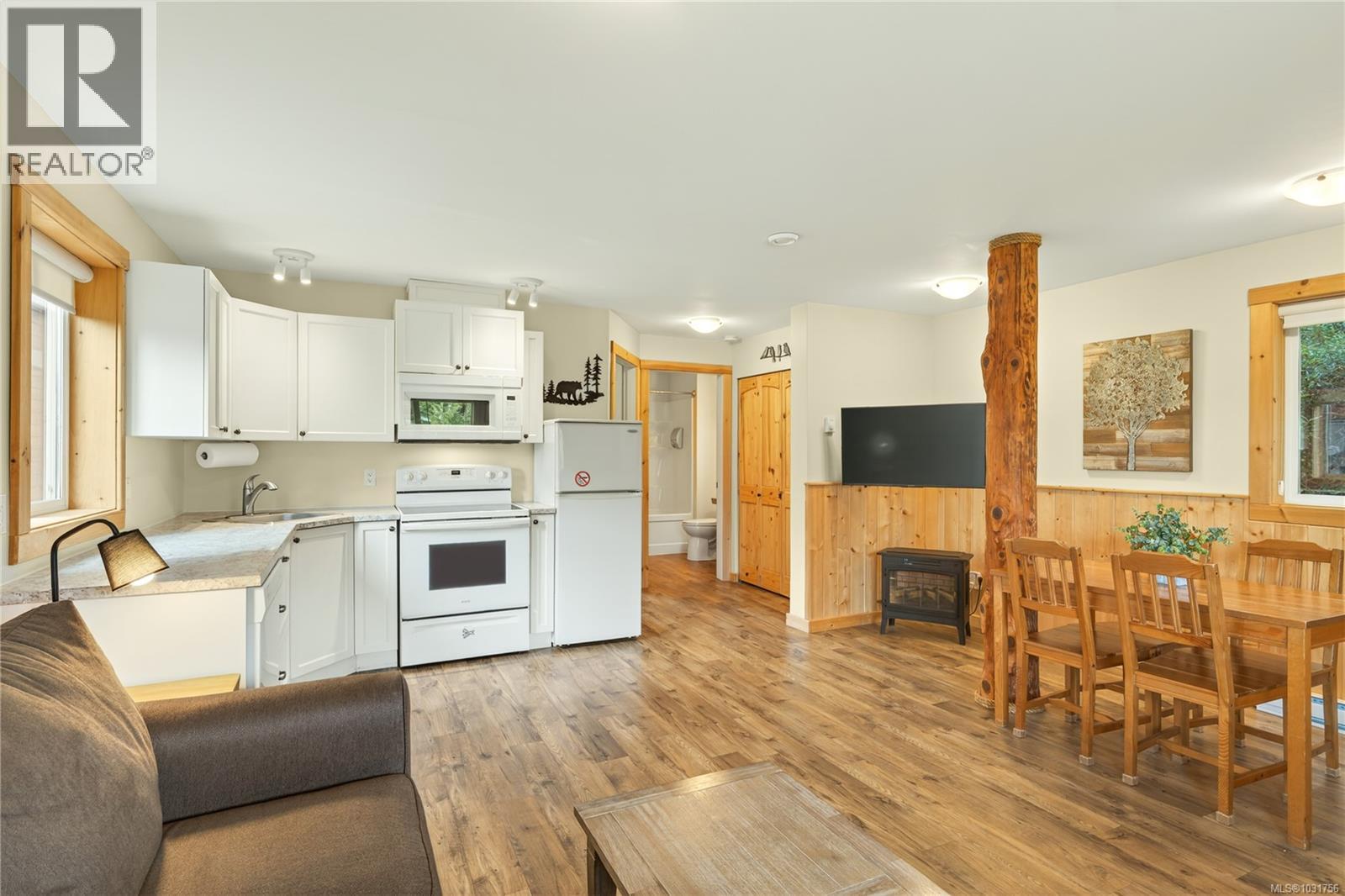 258&266 Boardwalk Blvd, Ucluelet