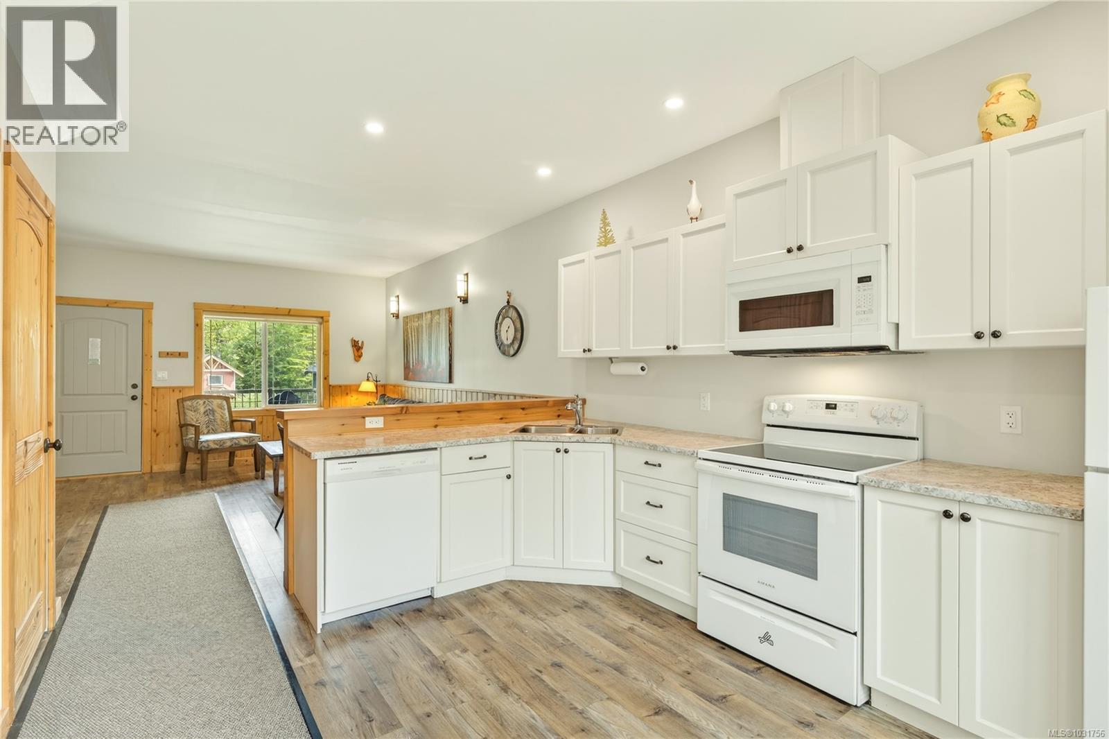 258&266 Boardwalk Blvd, Ucluelet