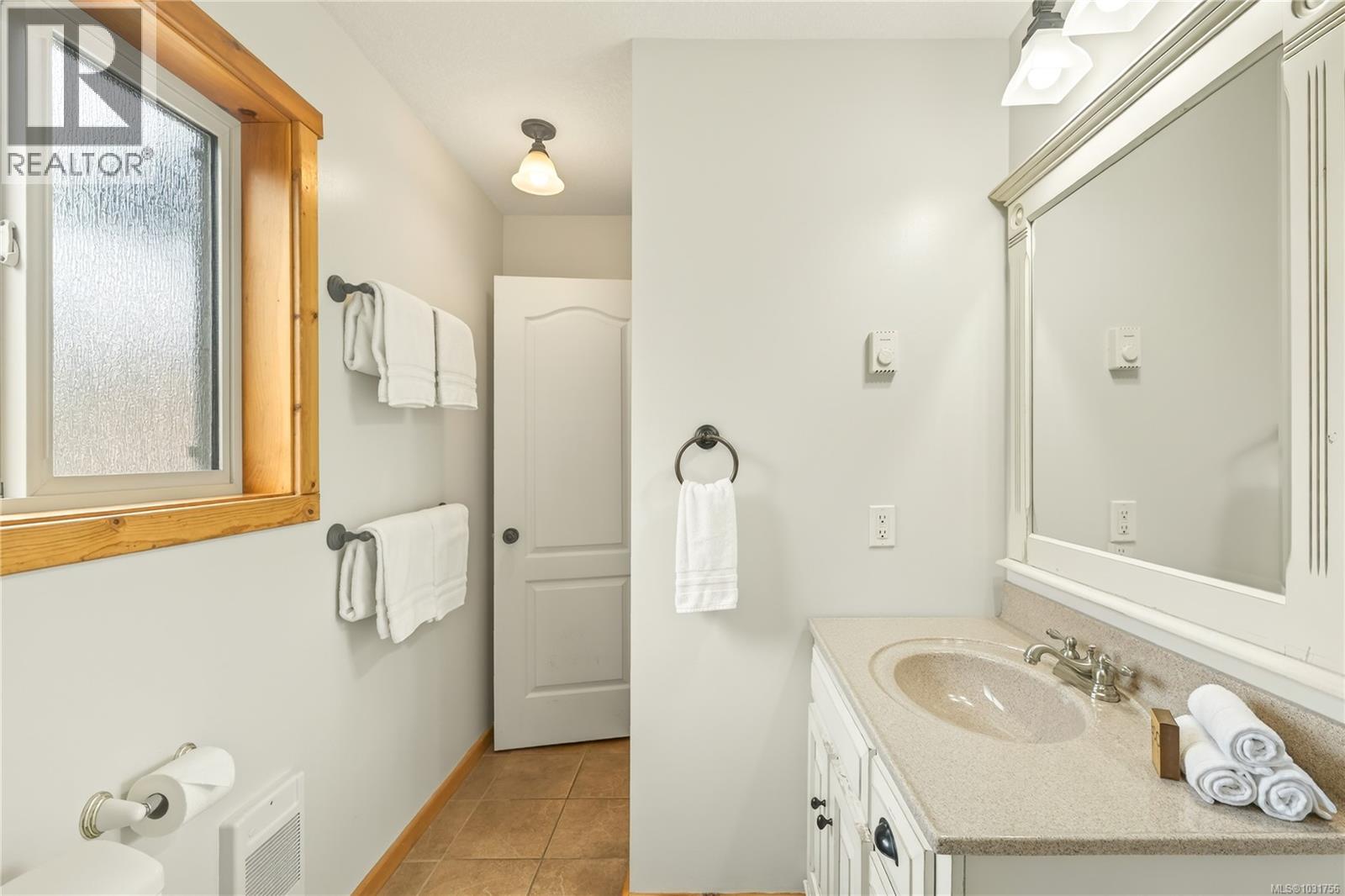 258&266 Boardwalk Blvd - 21