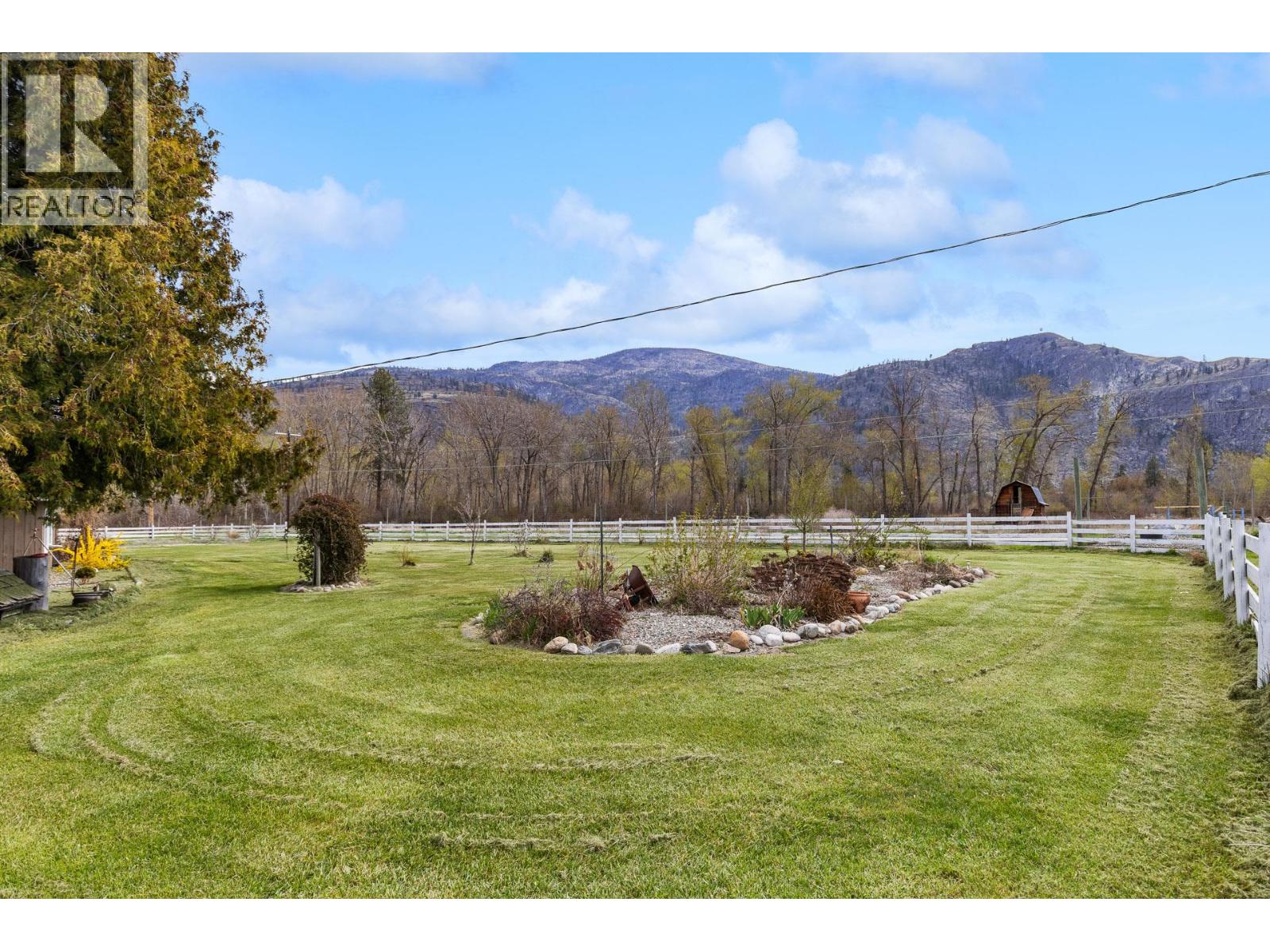 8134 River Road, Oliver