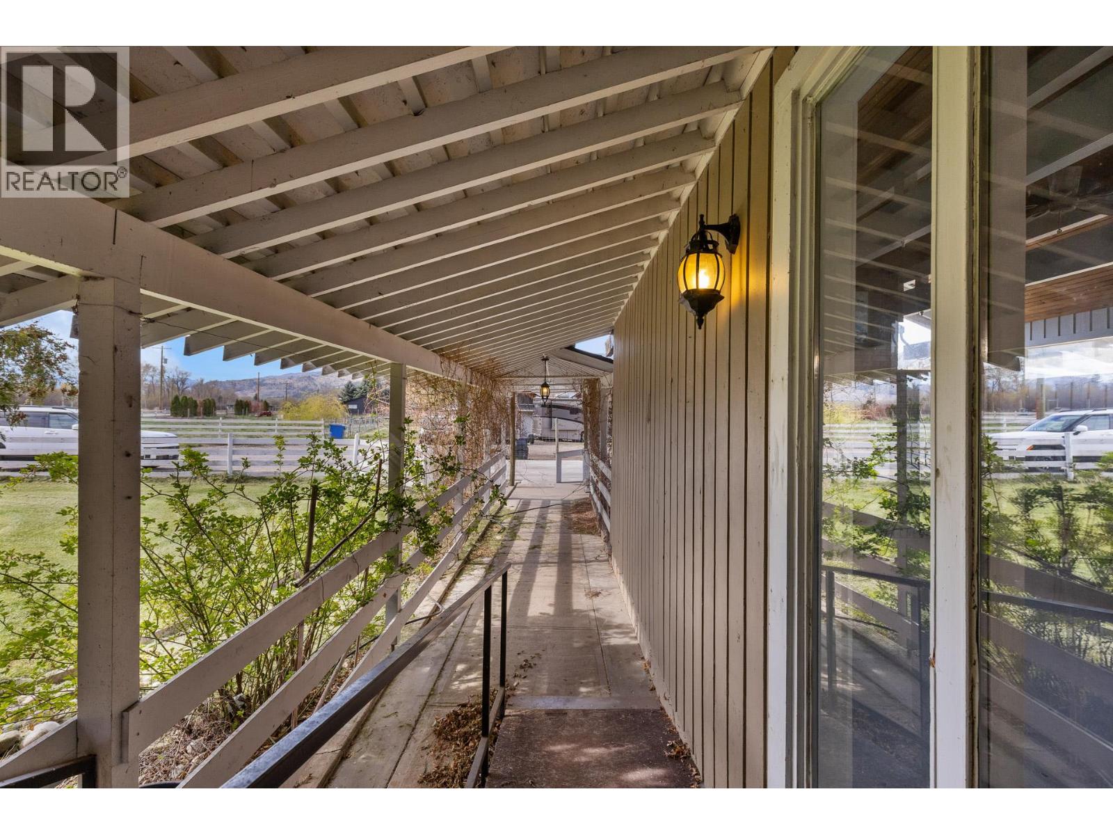 8134 River Road, Oliver