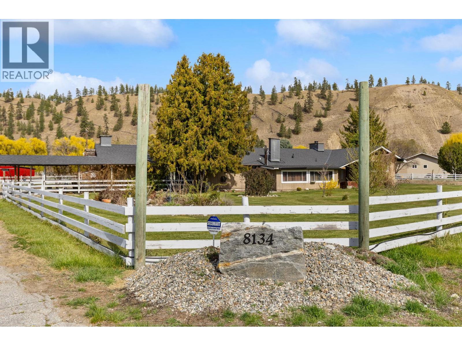 8134 River Road, Oliver