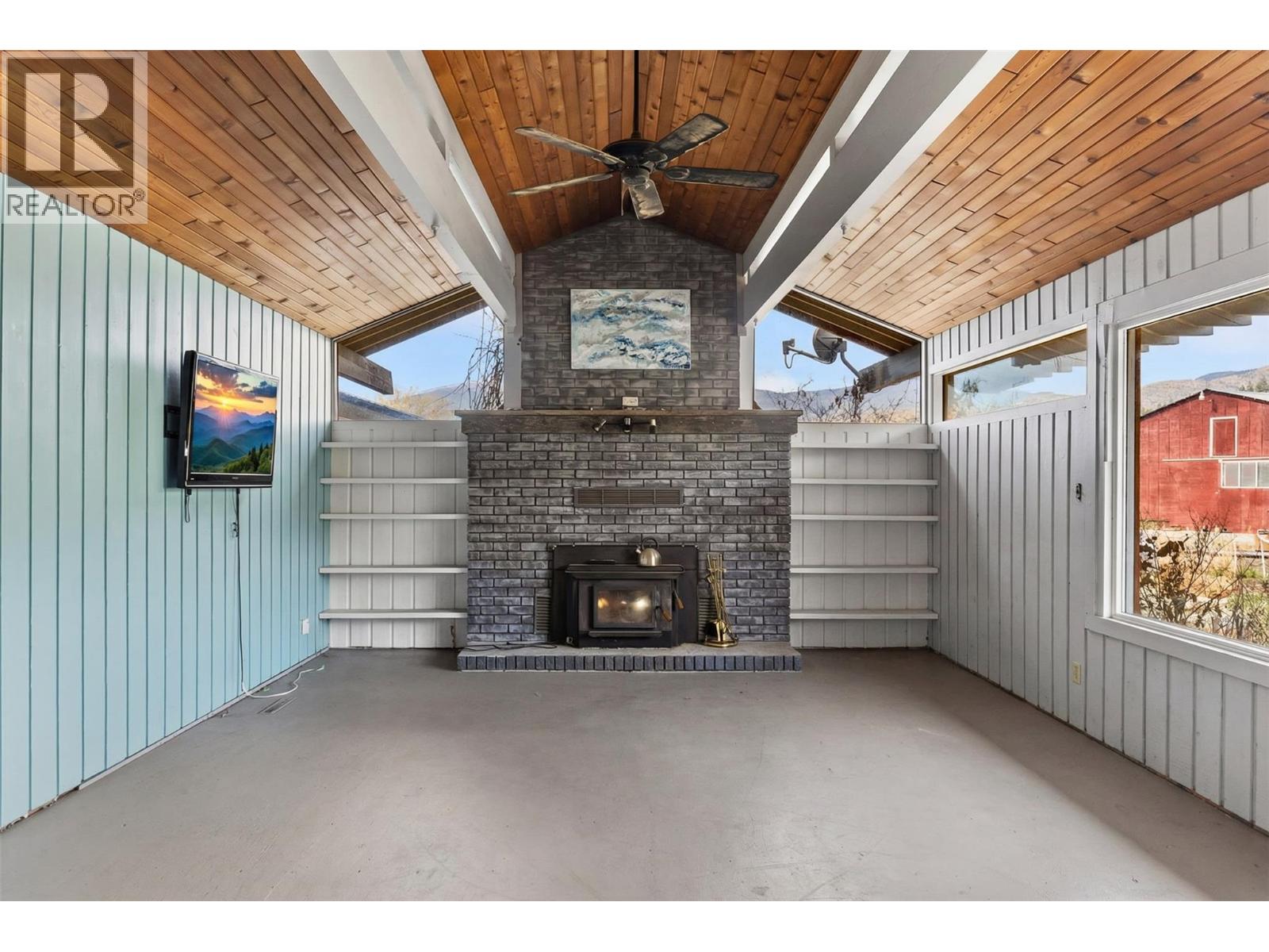 8134 River Road, Oliver