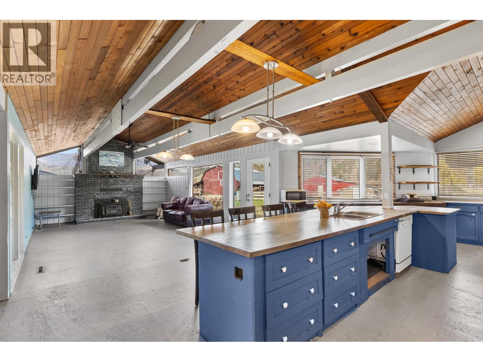 8134 River Road, Oliver