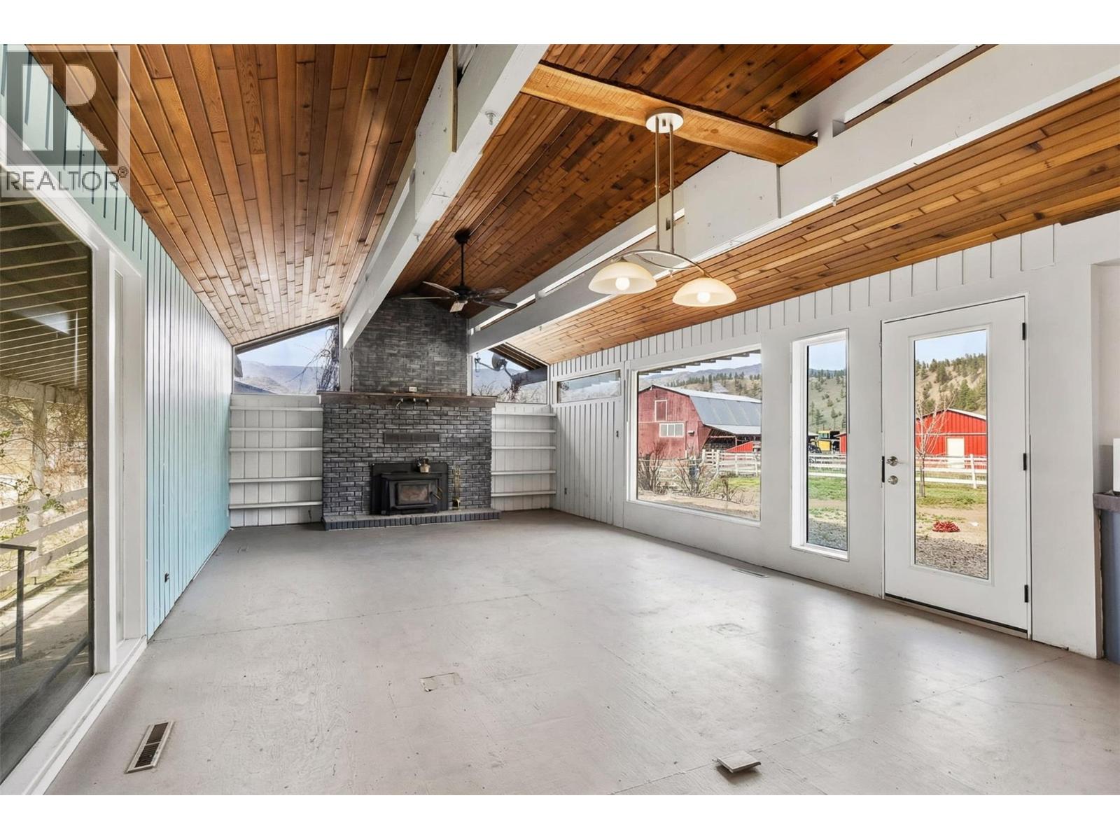 8134 River Road, Oliver