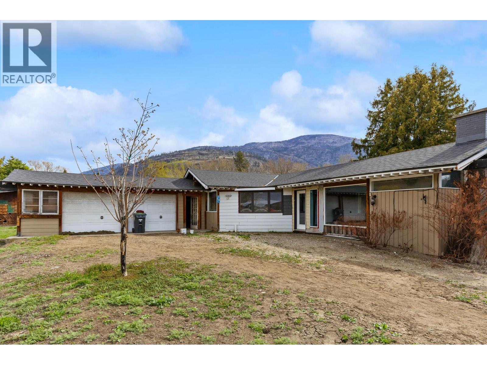 8134 River Road, Oliver