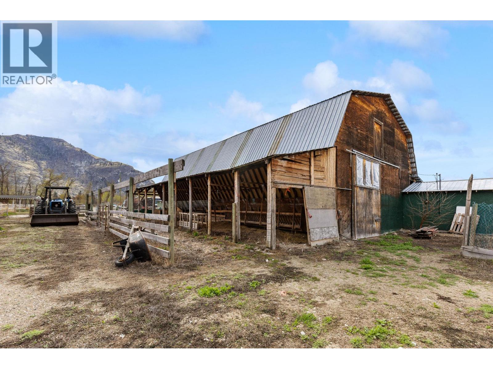 8134 River Road, Oliver