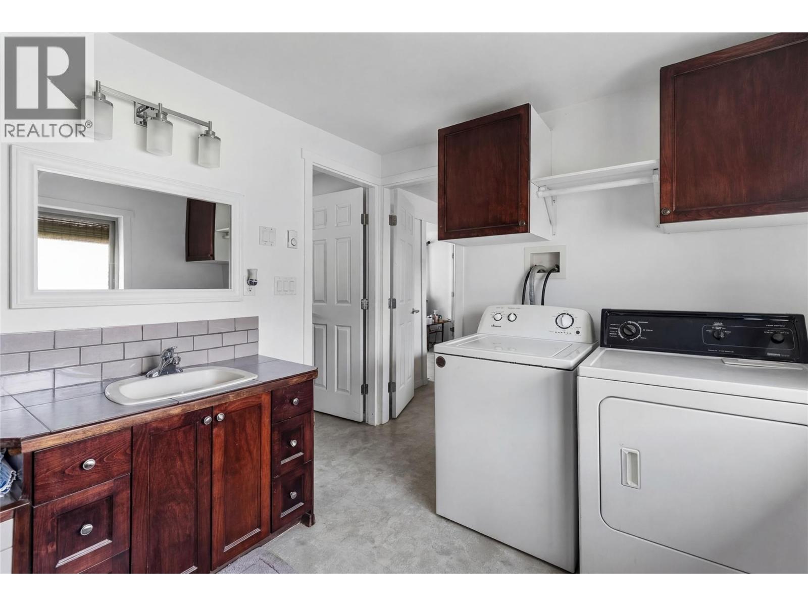 8134 River Road, Oliver