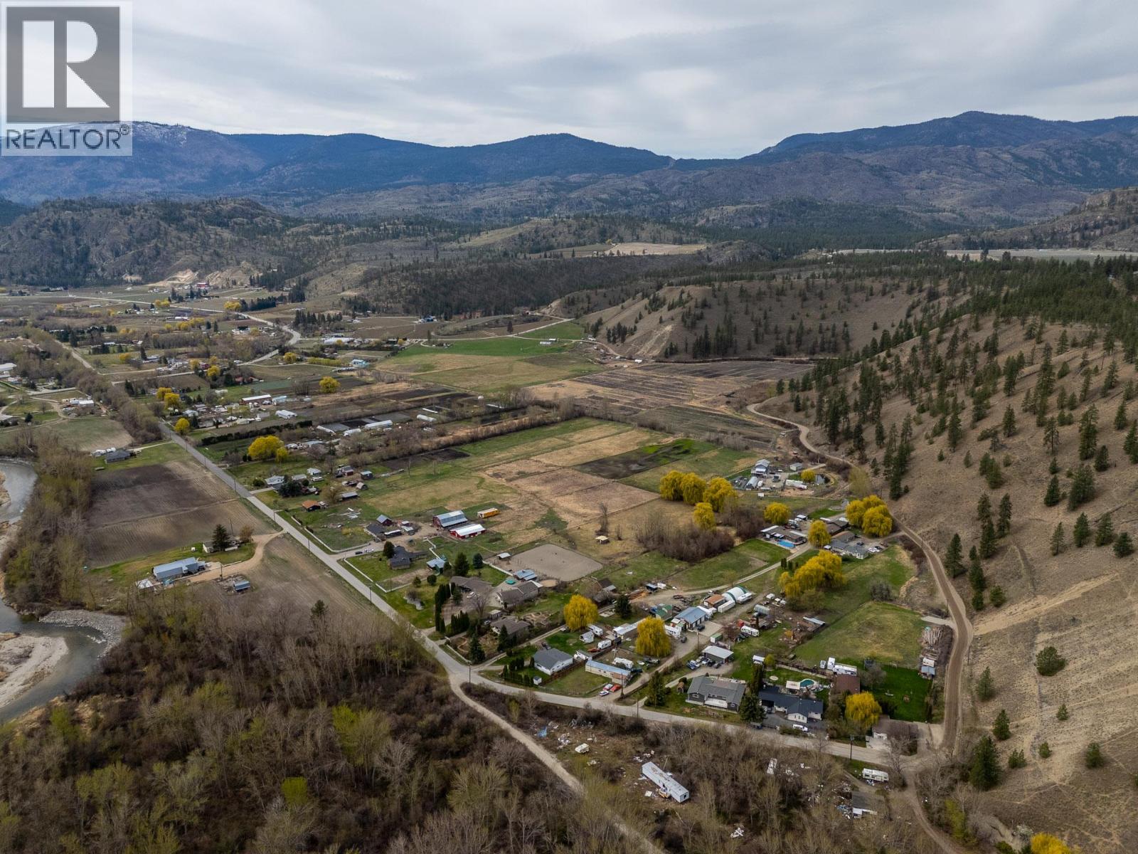 8134 River Road, Oliver