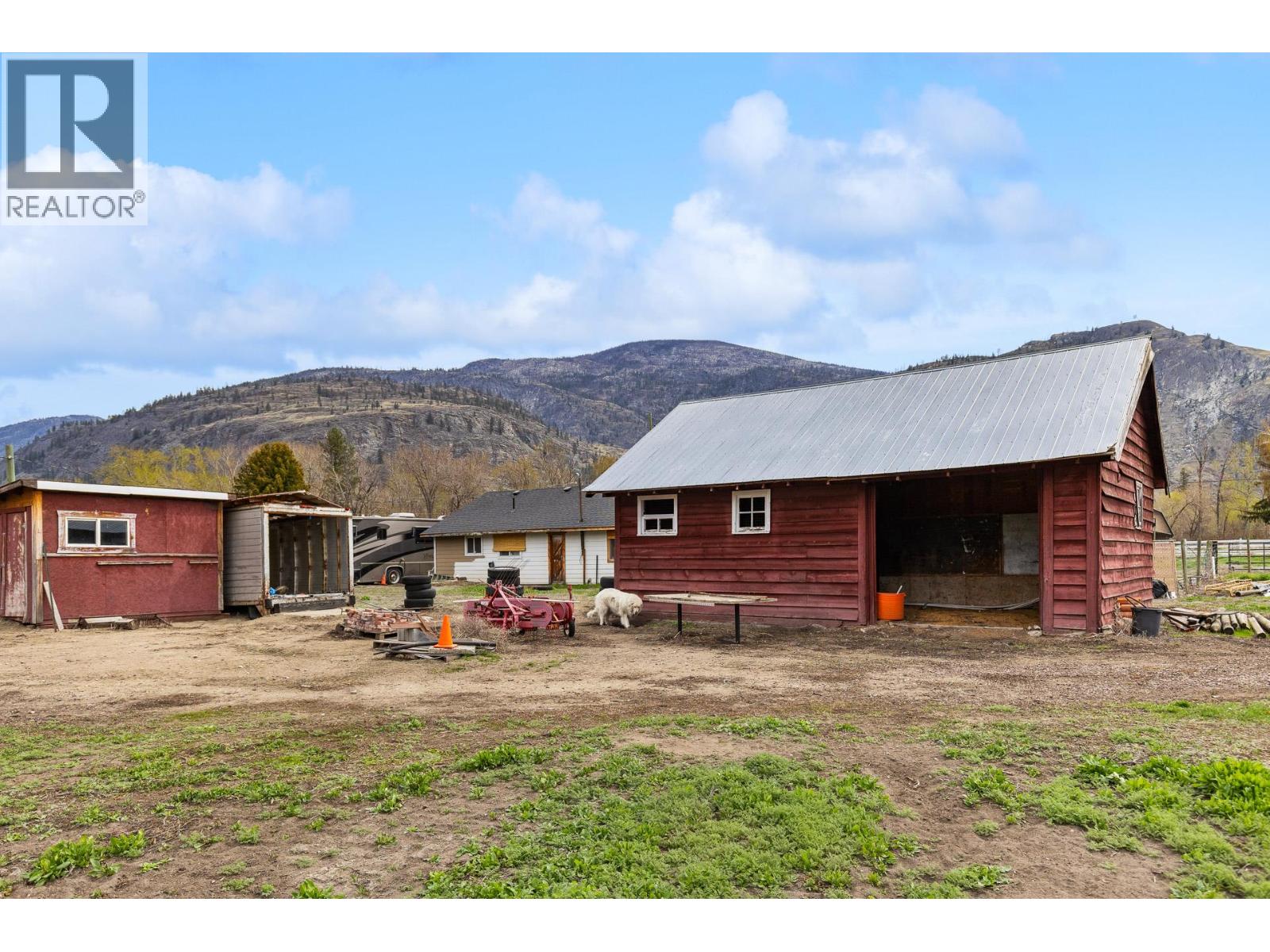 8134 River Road, Oliver