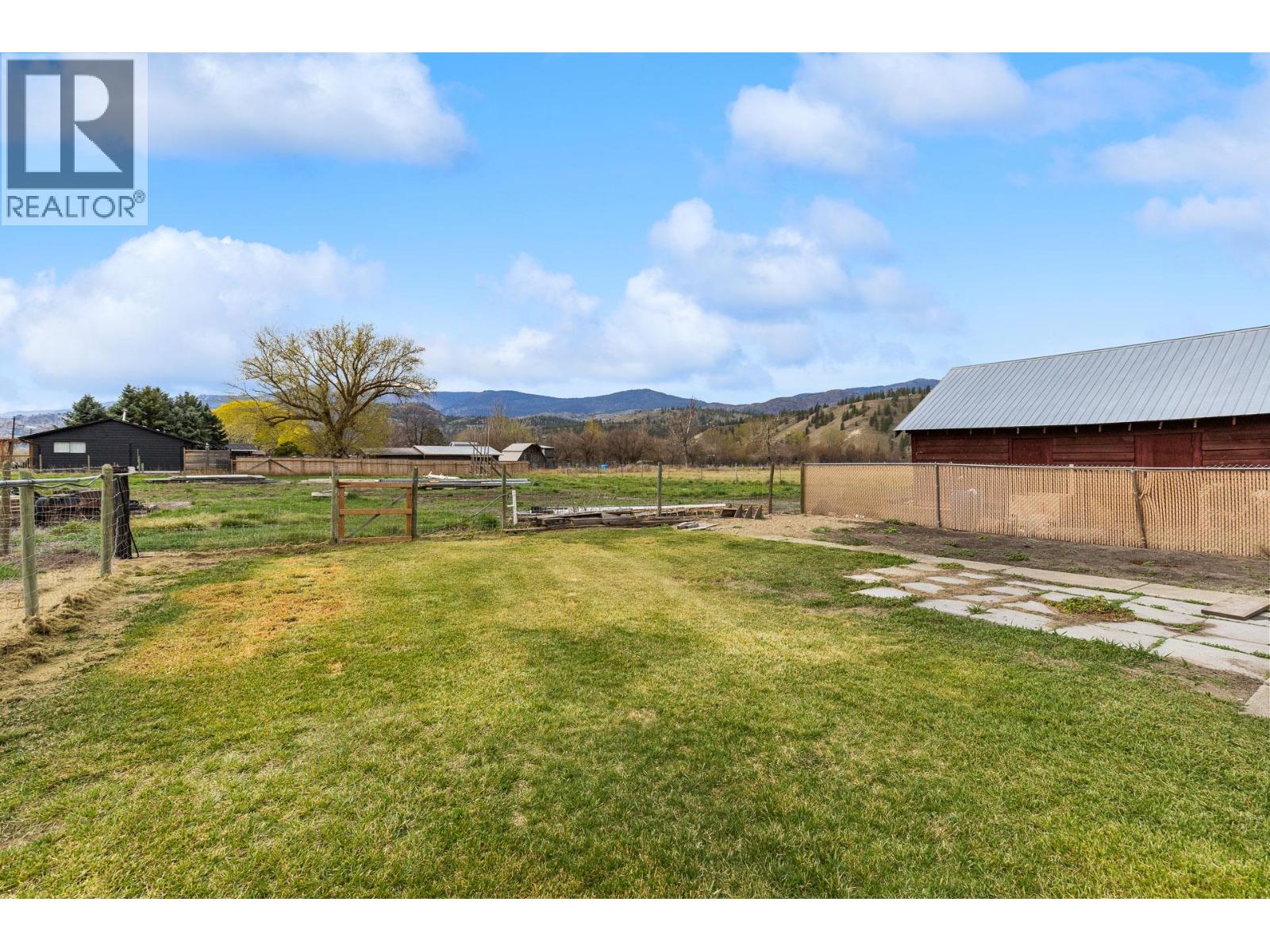 8134 River Road, Oliver