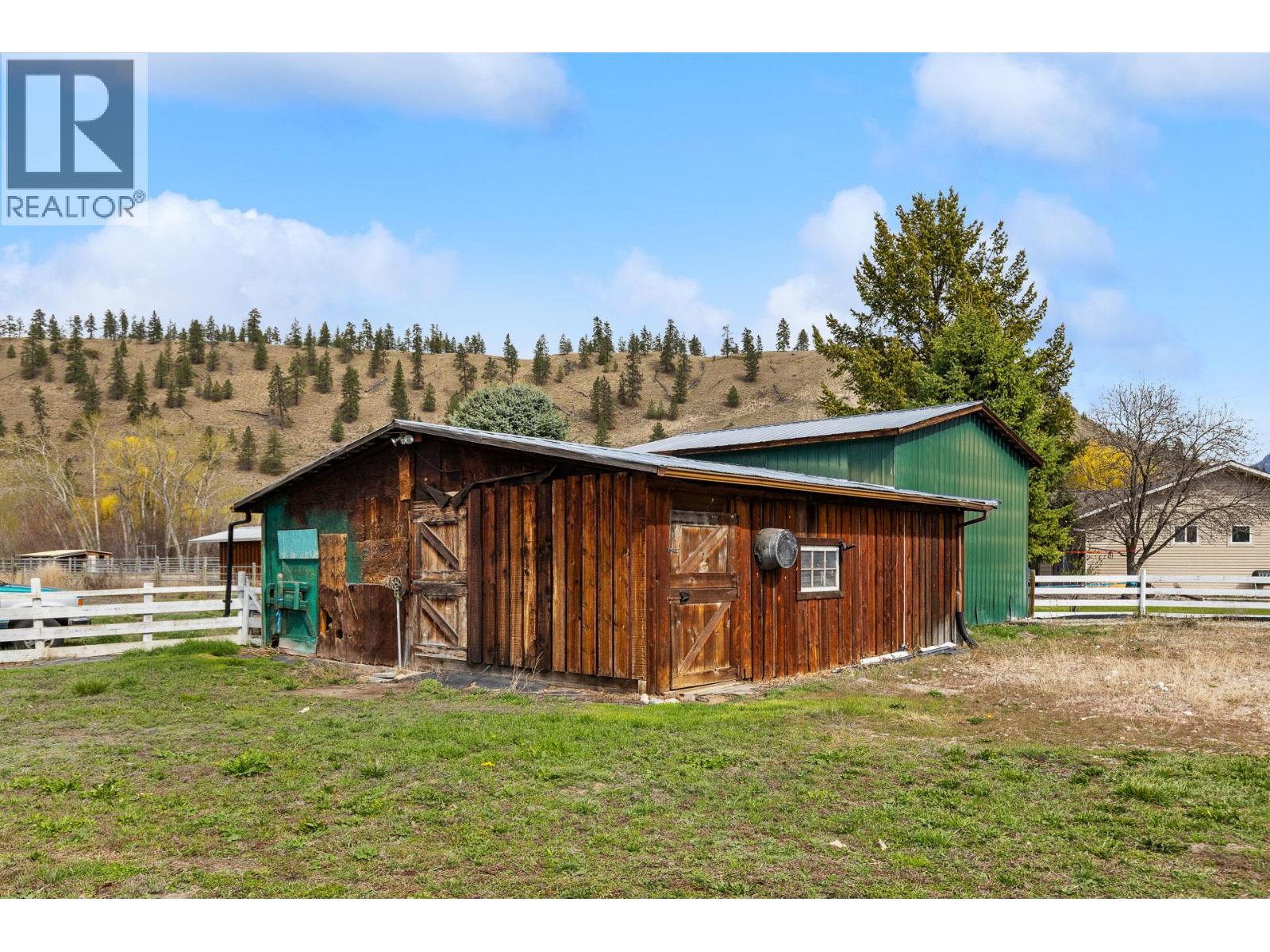 8134 River Road, Oliver