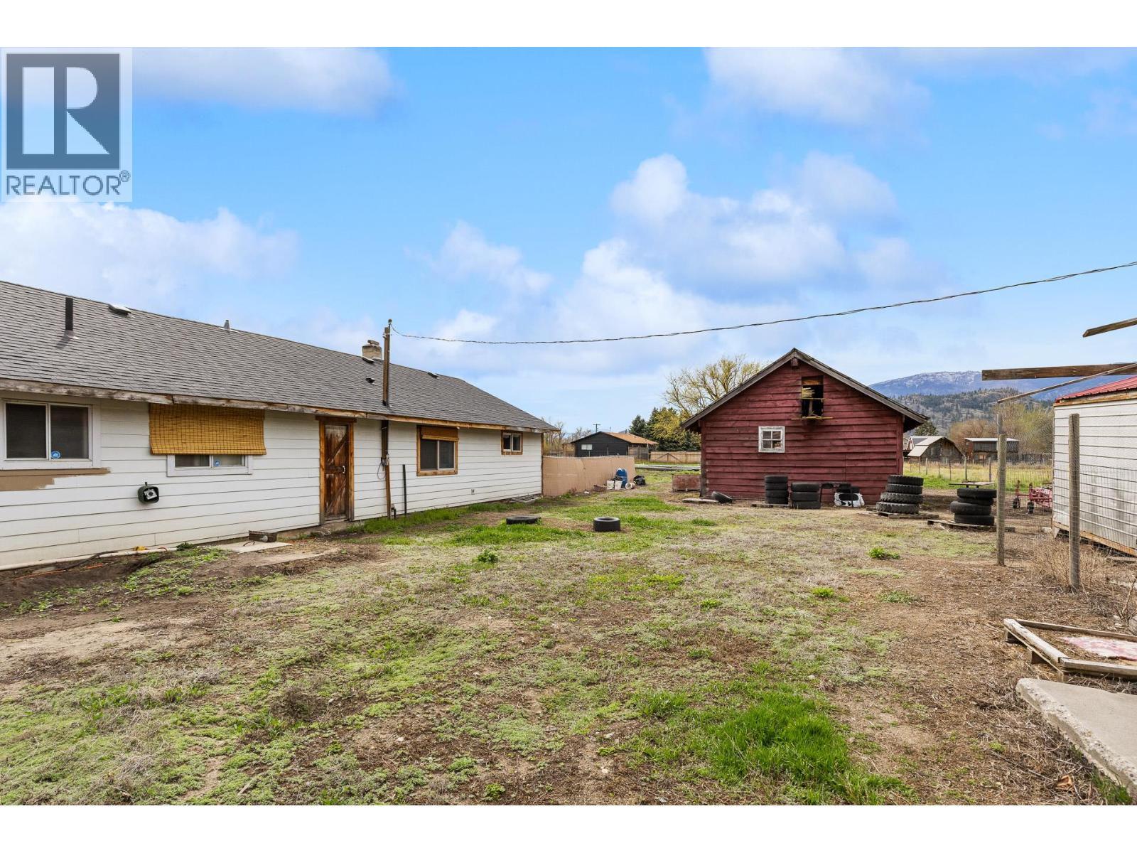 8134 River Road, Oliver