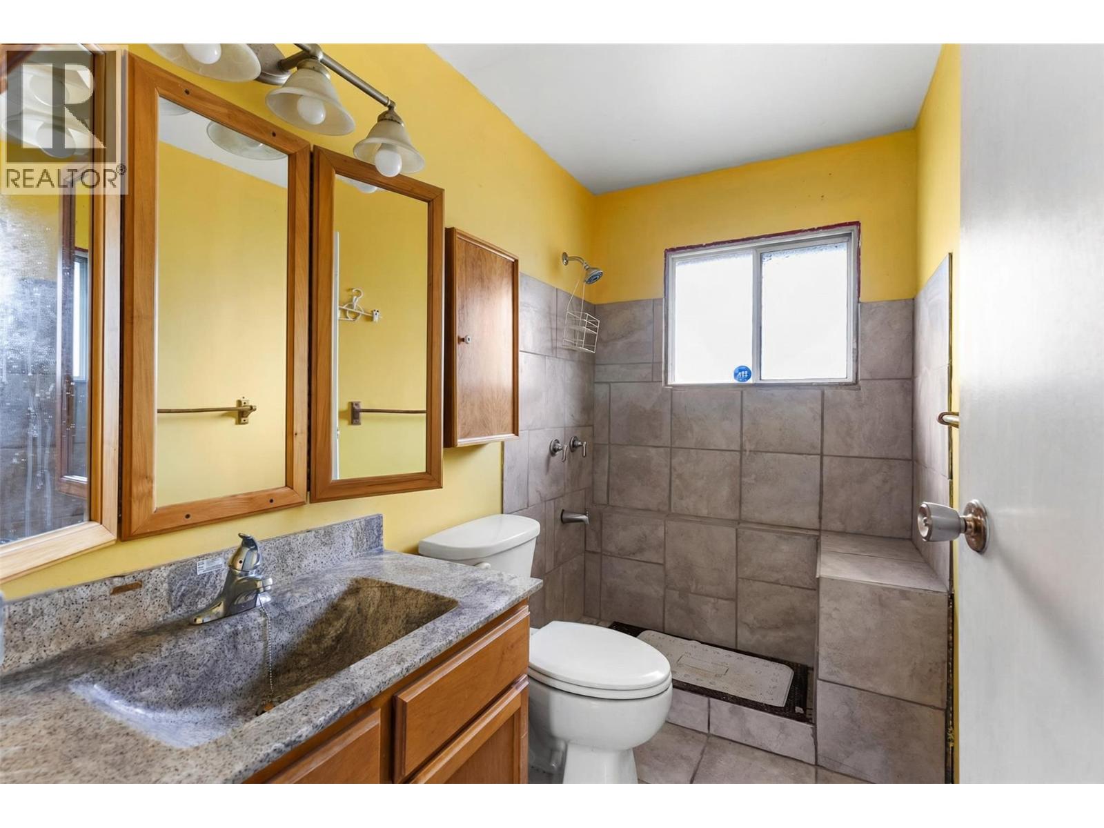 8134 River Road, Oliver