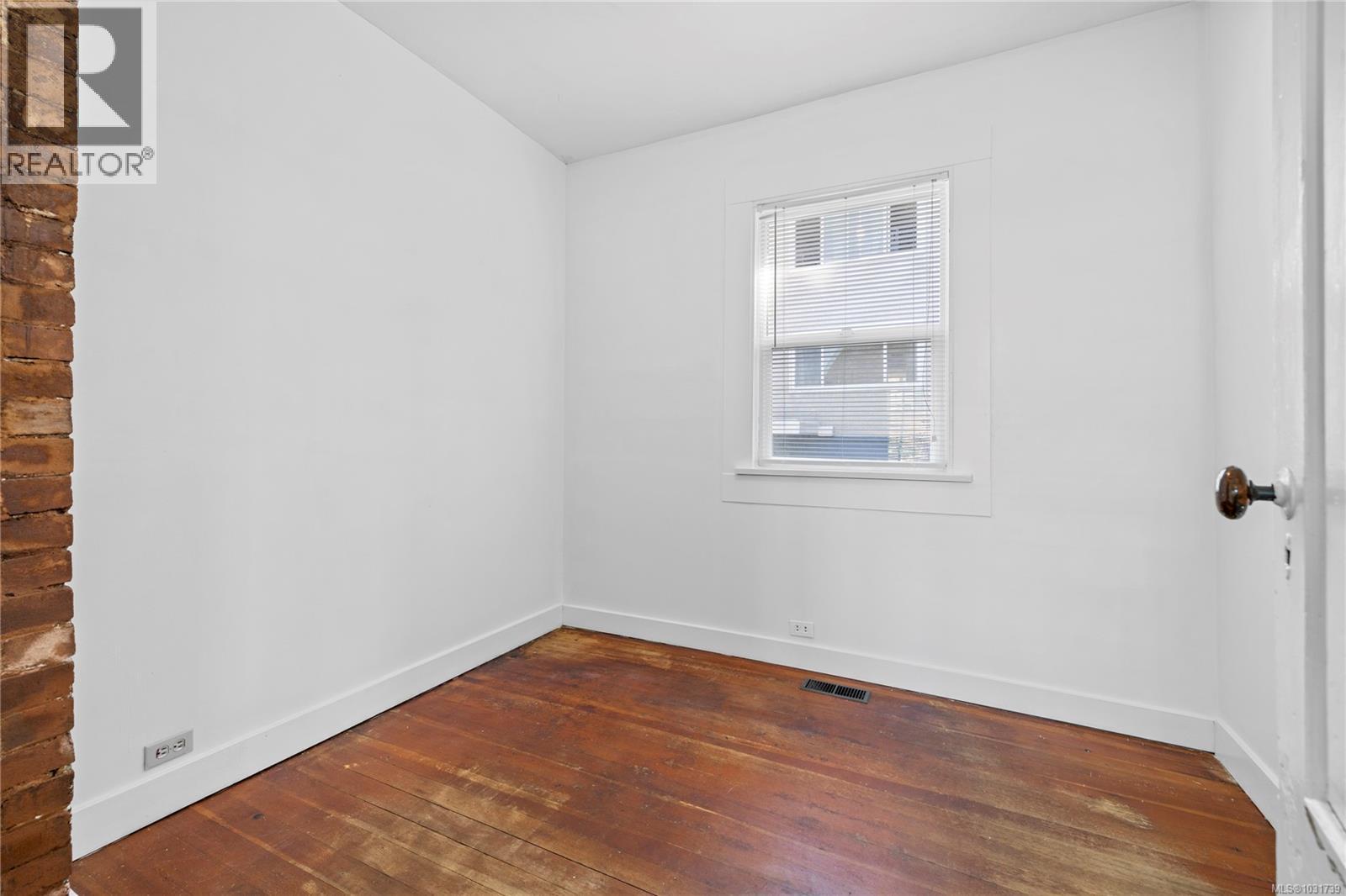 103 Haliburton St - 9