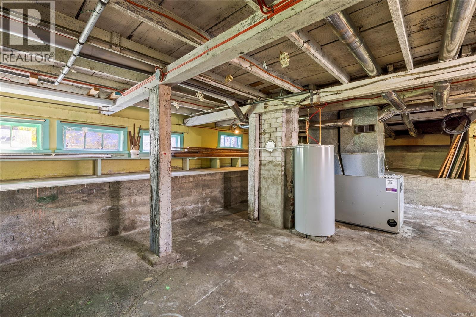 103 HALIBURTON ST - 25