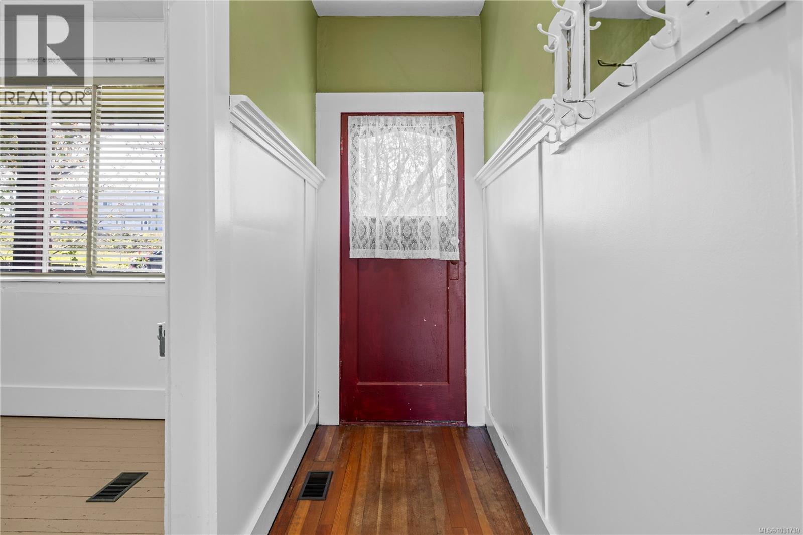 103 HALIBURTON ST - 11