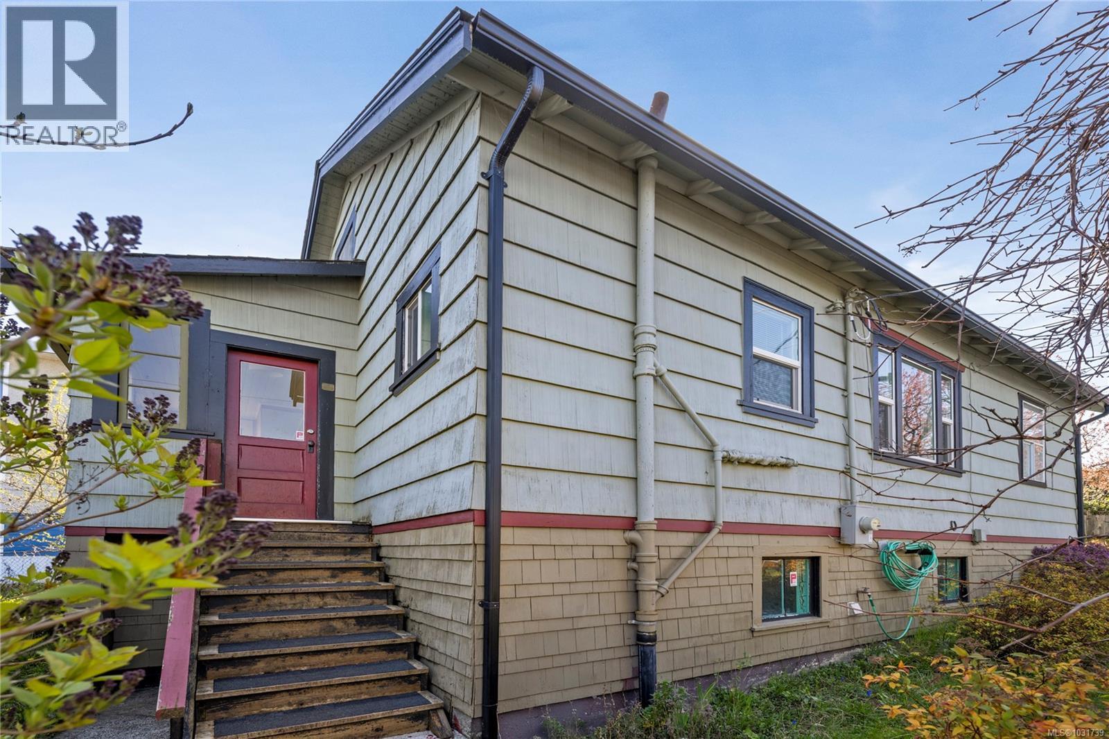 103 HALIBURTON ST - 28