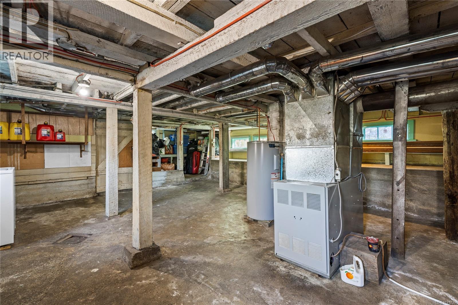 103 HALIBURTON ST - 26