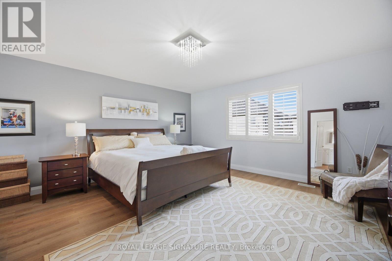 25 MADRONNA GARDENS - 18