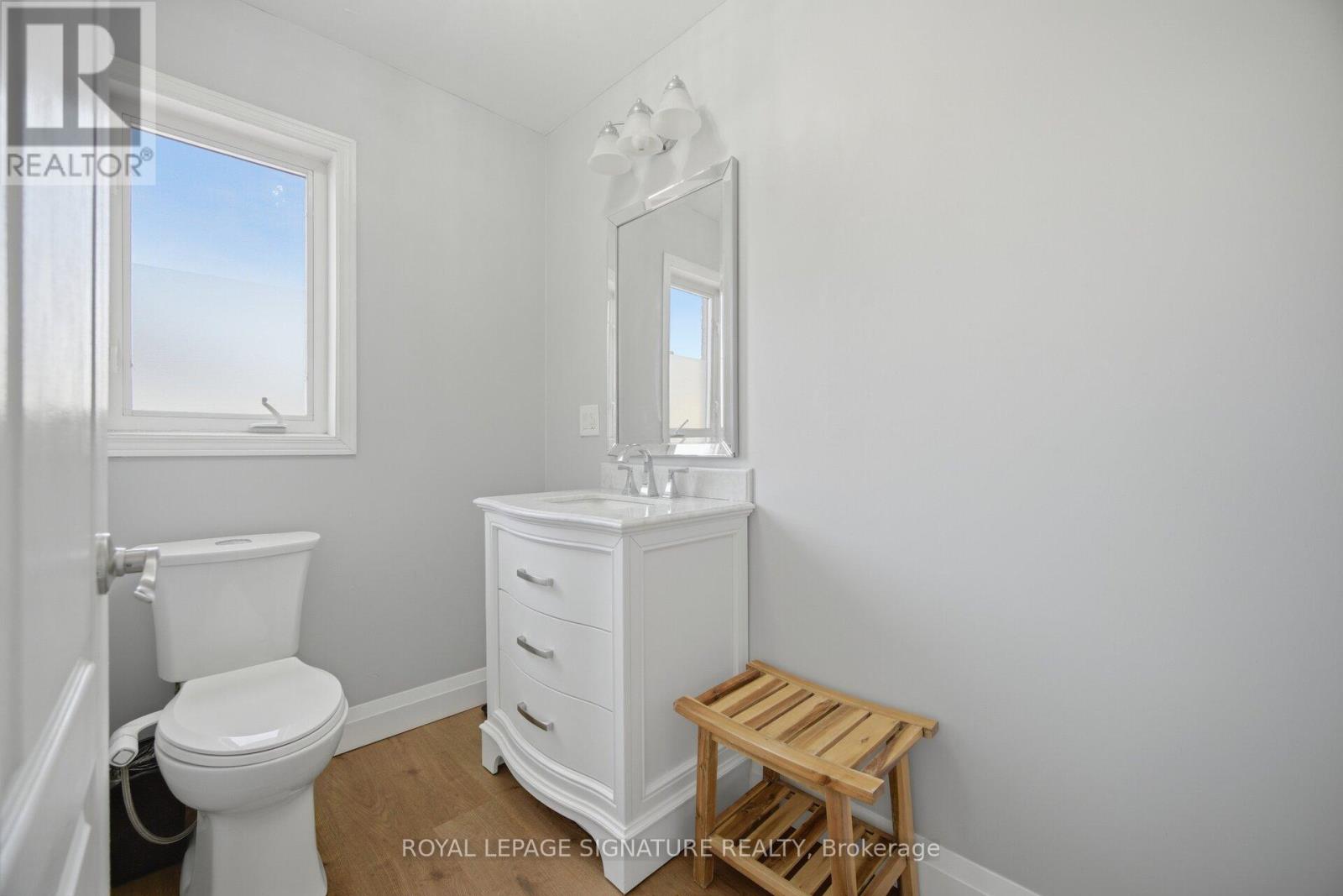 25 MADRONNA GARDENS - 23