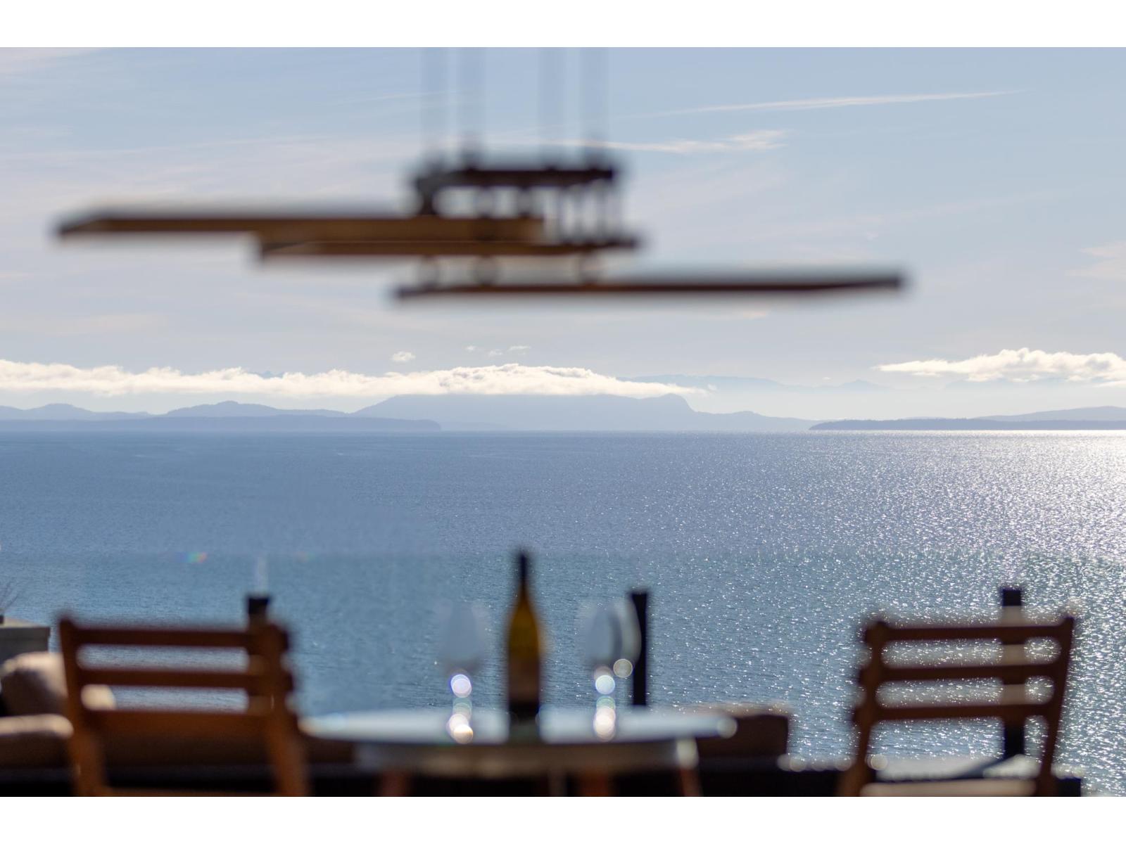 1279 EVERALL STREET, White Rock