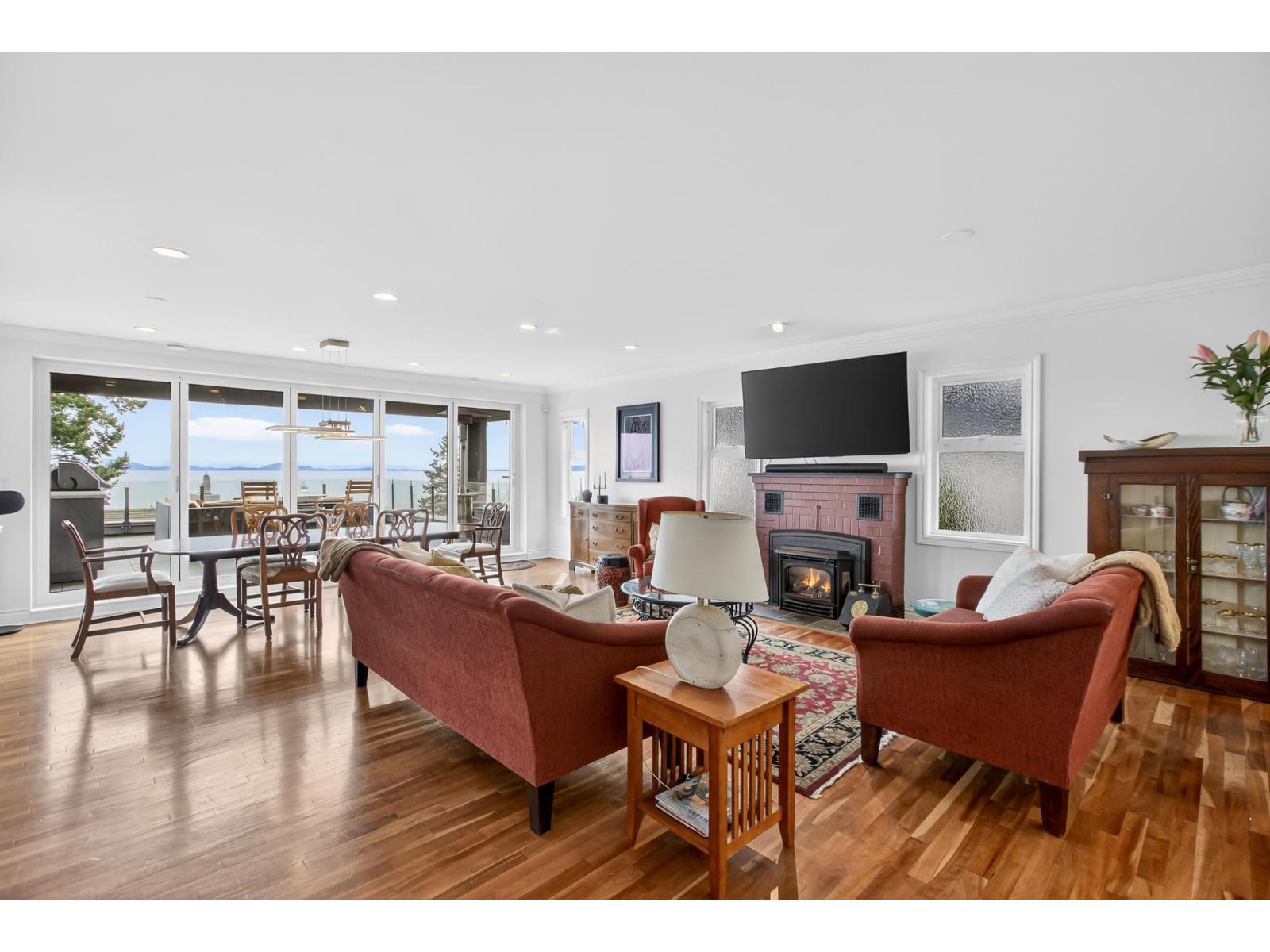 1279 EVERALL STREET, White Rock