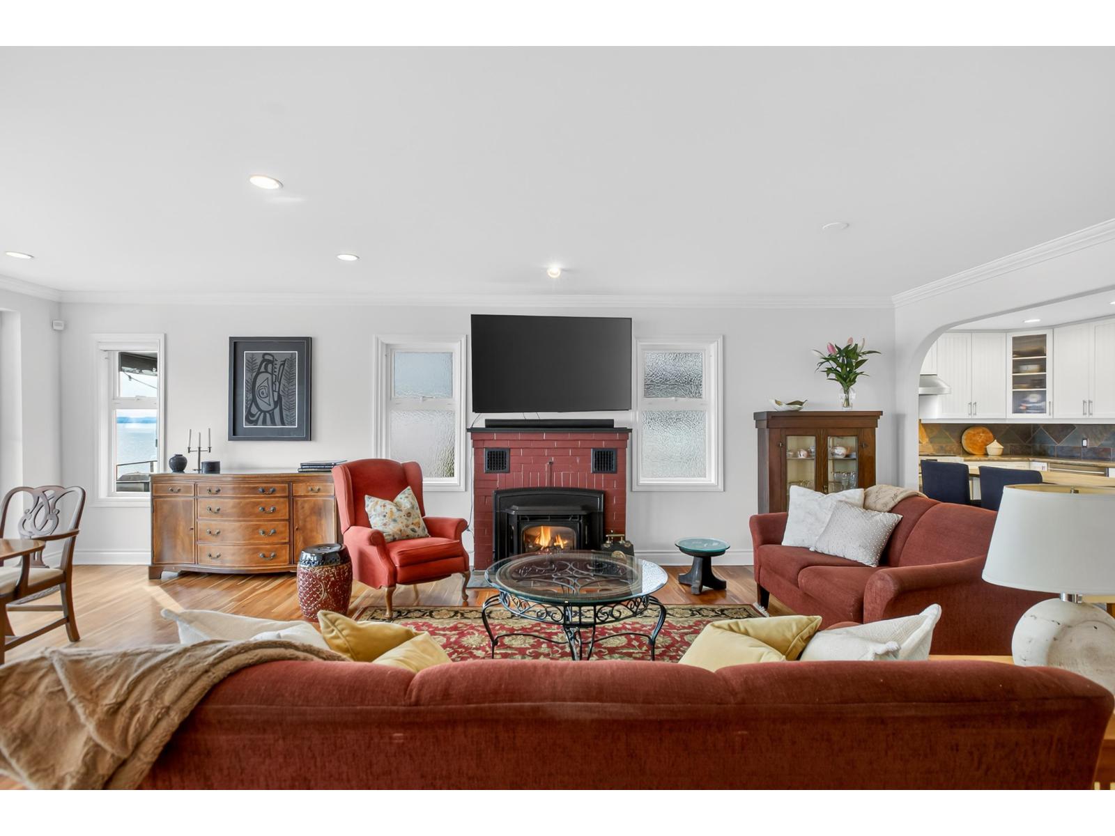 1279 EVERALL STREET, White Rock