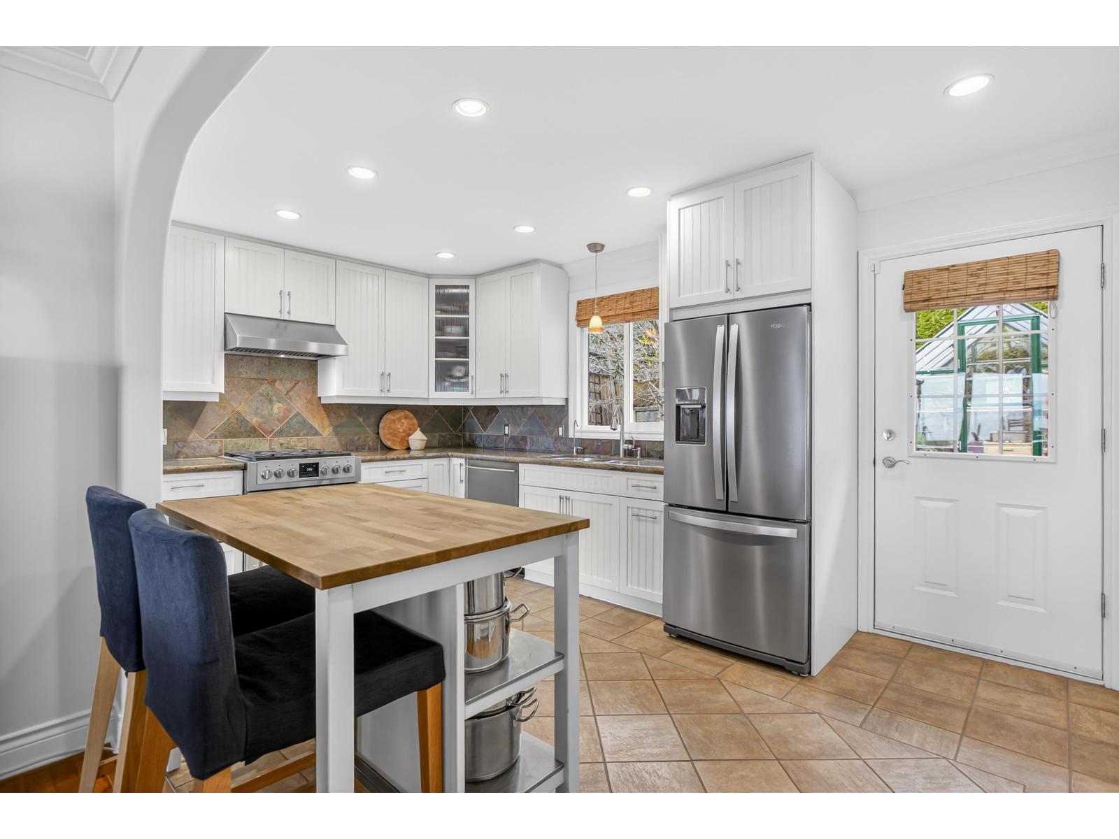 1279 EVERALL STREET, White Rock