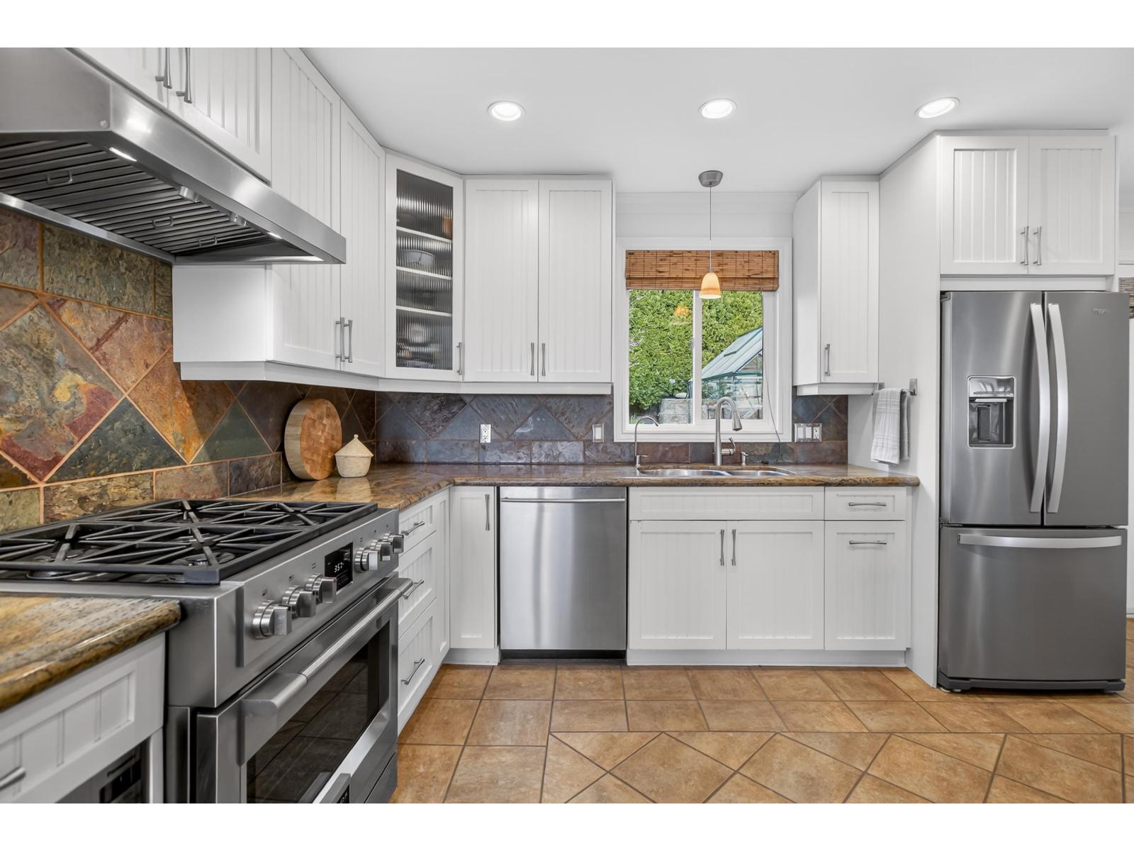 1279 EVERALL STREET, White Rock