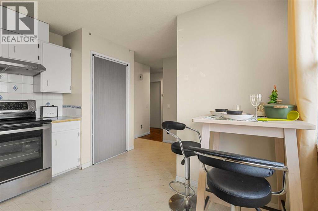 Single Family House Bi-level for Sale in  Huntington Close NE Huntington Hills Calgary 