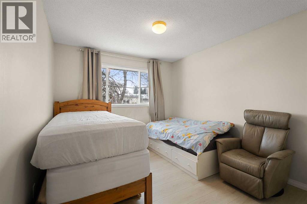 Single Family House Bi-level for Sale in  Huntington Close NE Huntington Hills Calgary 