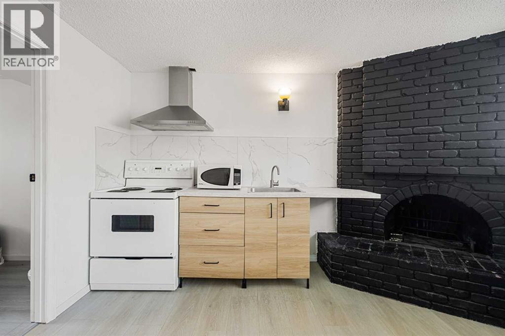 Single Family House Bi-level for Sale in  Huntington Close NE Huntington Hills Calgary 