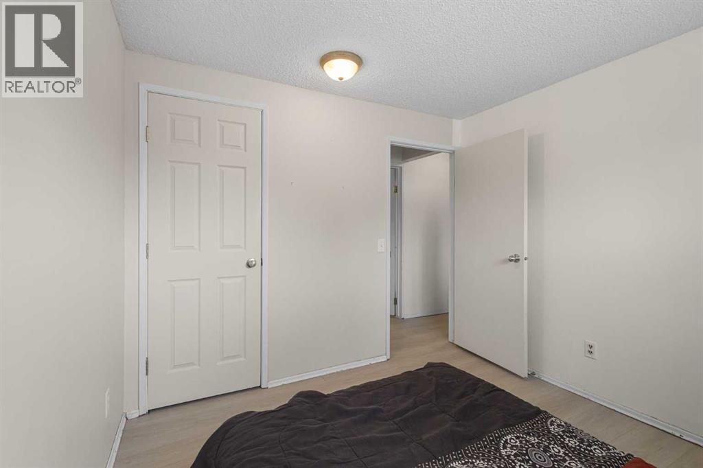 Single Family House Bi-level for Sale in  Huntington Close NE Huntington Hills Calgary 