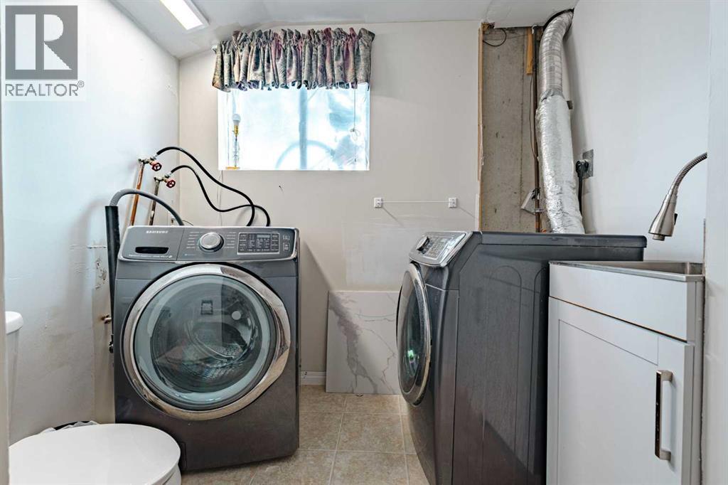 Single Family House Bi-level for Sale in  Huntington Close NE Huntington Hills Calgary 