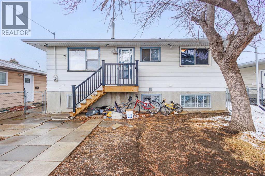 Single Family House Bi-level for Sale in  Huntington Close NE Huntington Hills Calgary 
