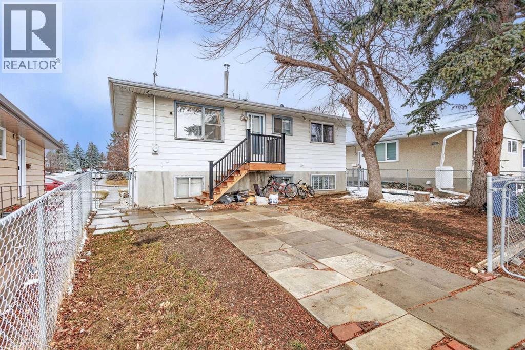 Single Family House Bi-level for Sale in  Huntington Close NE Huntington Hills Calgary 