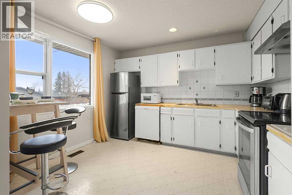 Single Family House Bi-level for Sale in  Huntington Close NE Huntington Hills Calgary 