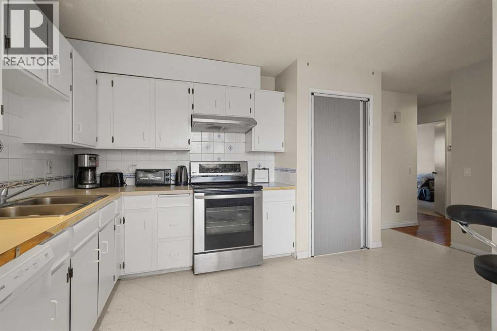 Single Family House Bi-level for Sale in  Huntington Close NE Huntington Hills Calgary 